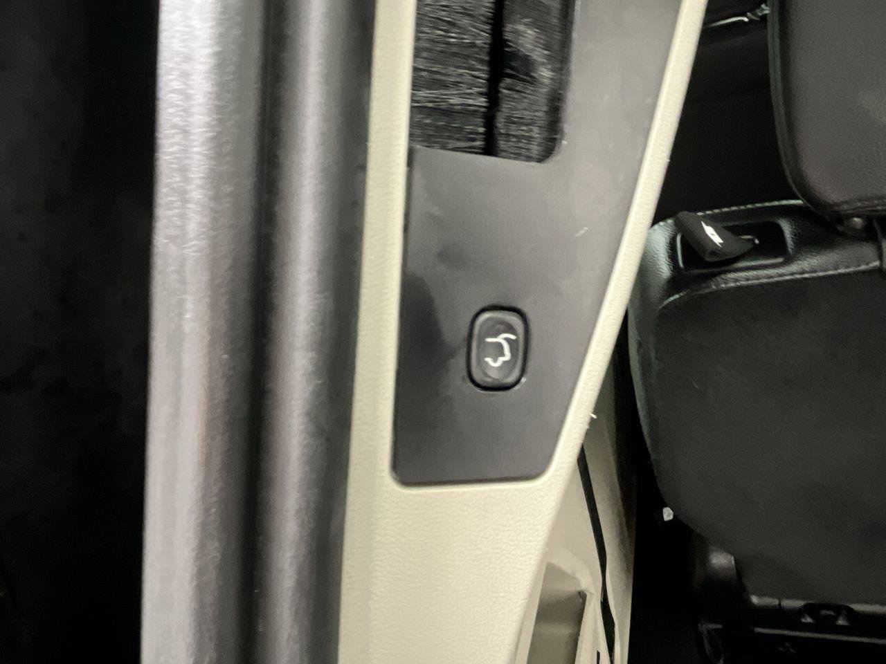 Used 2019 Dodge Grand Caravan SXT FWD image 24