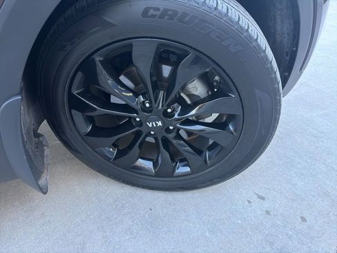 Used 2020 Kia Sorento EX image 2