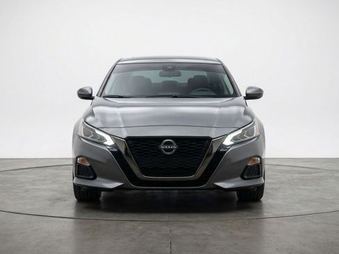 Used 2025 Nissan Altima 2.5 SV image 2