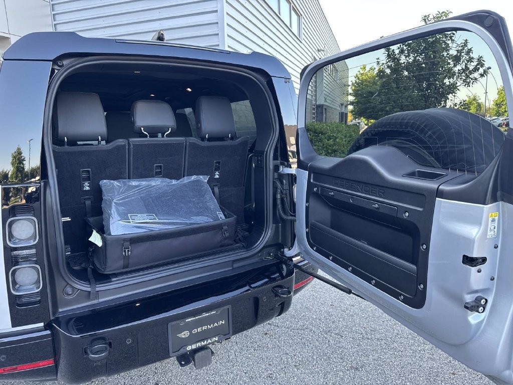 Certified 2024 Land Rover Defender 130 X AWD/4WD image 6