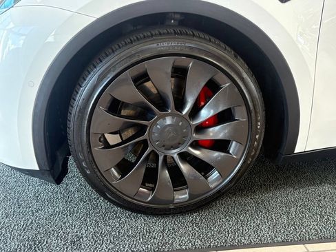 Used 2022 Tesla Model Y Performance AWD/4WD image 9