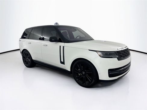 Certified 2023 Land Rover Range Rover SE image 3