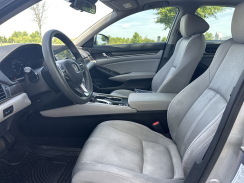 Used 2018 Honda Accord EX image 30
