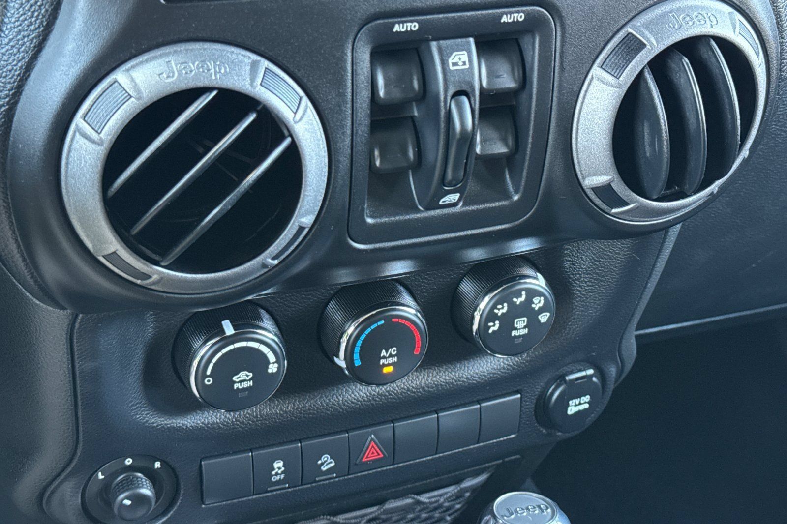 Used 2014 Jeep Wrangler Unlimited Sport w/ Quick Order Package 24S AWD/4WD image 19