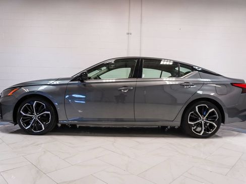 Used 2024 Nissan Altima 2.5 SR FWD image 34