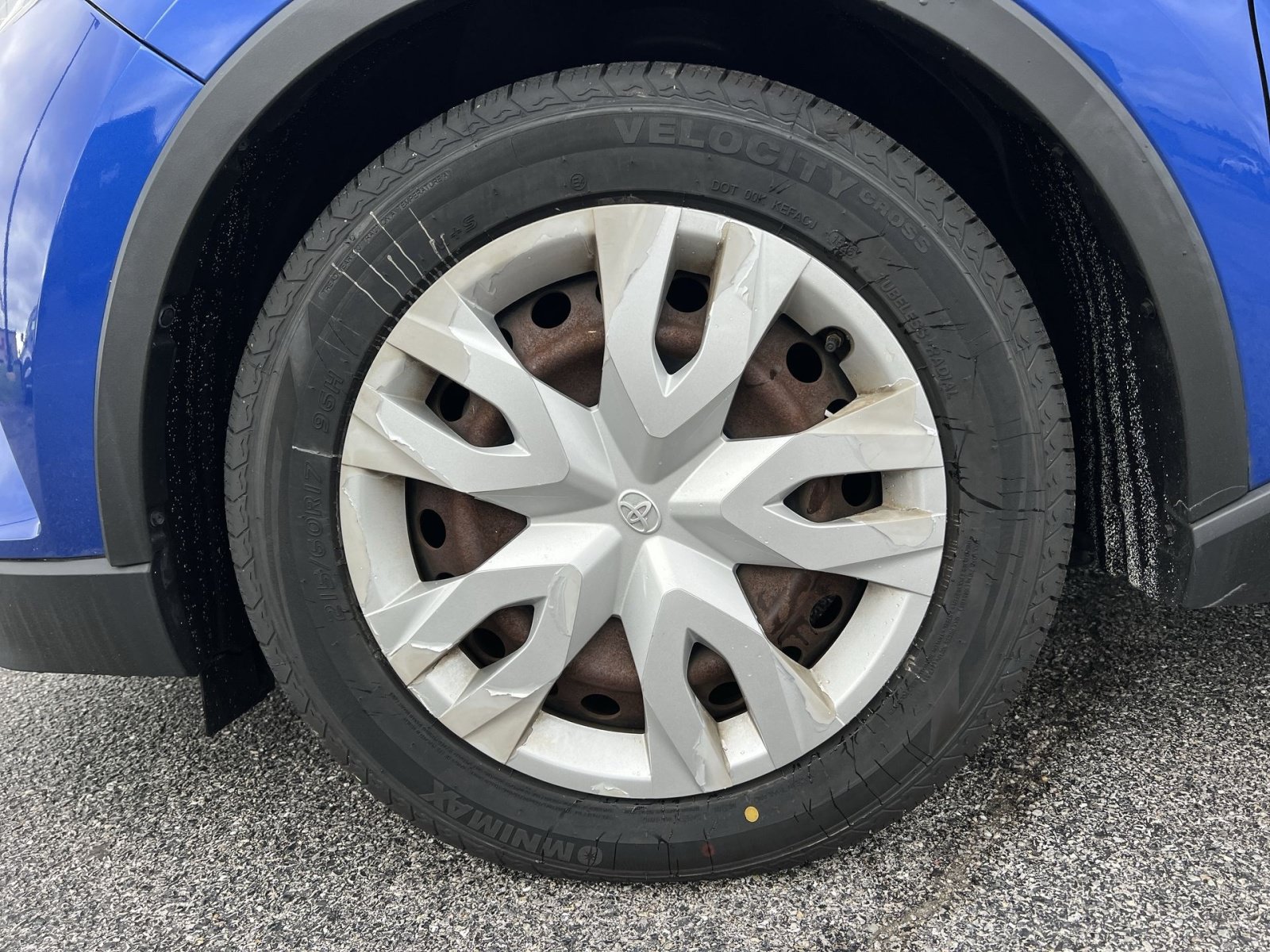 Used 2019 Toyota C-HR LE FWD image 12