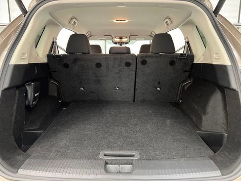 Used 2025 Nissan Rogue SV AWD/4WD image 28