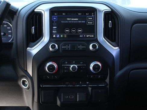 Used 2022 GMC Sierra 1500 SLE AWD/4WD image 18