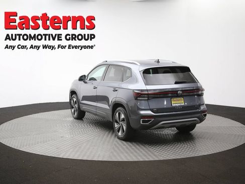 Used 2025 Volkswagen Taos SE AWD/4WD image 63