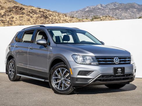 Used 2020 Volkswagen Tiguan SE w/ 3rd Row Seat Package AWD/4WD image 6