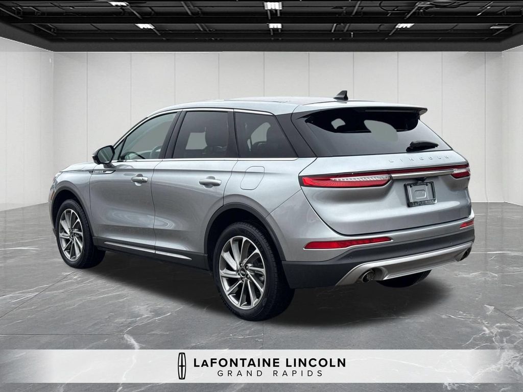 Certified 2024 Lincoln Corsair AWD w/ Equipment Group 101A image 3