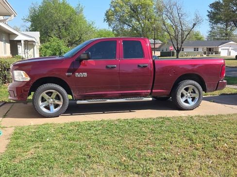 Used 2017 RAM 1500 Express image 1