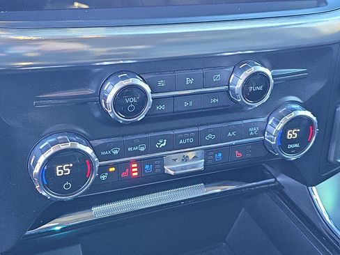 Used 2021 Ford F150 Lariat w/ Equipment Group 502A High image 23