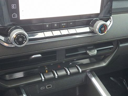 Used 2024 Chevrolet Colorado Trail Boss w/ Technology Package image 15