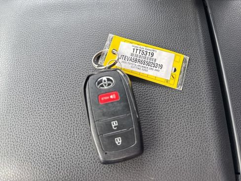 Used 2025 Toyota 4Runner SR5 AWD/4WD image 30