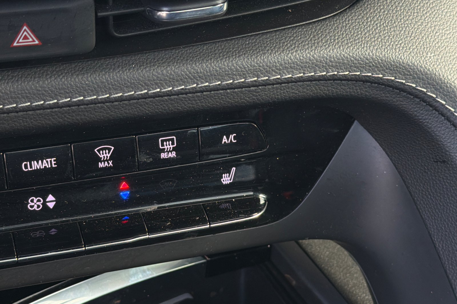 Used 2022 Buick Envision Essence w/ Technology Package II AWD/4WD image 29