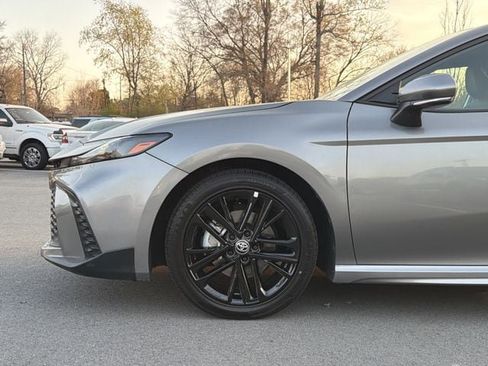 Used 2025 Toyota Camry SE image 9