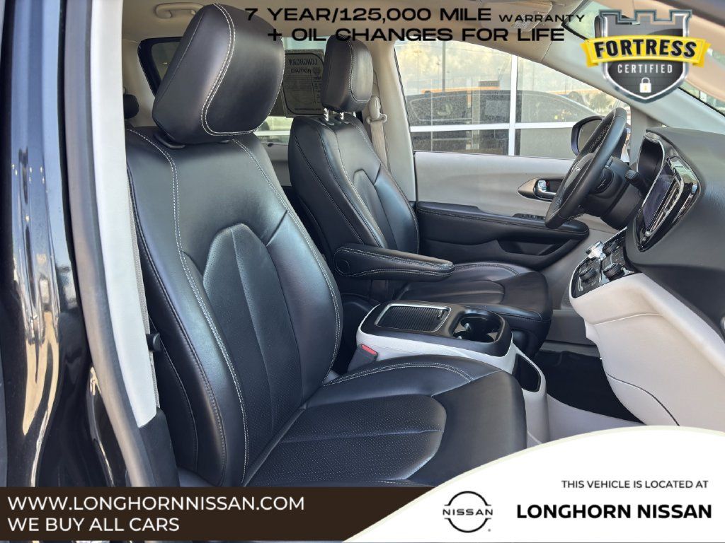 Used 2023 Chrysler Pacifica Touring-L FWD image 22