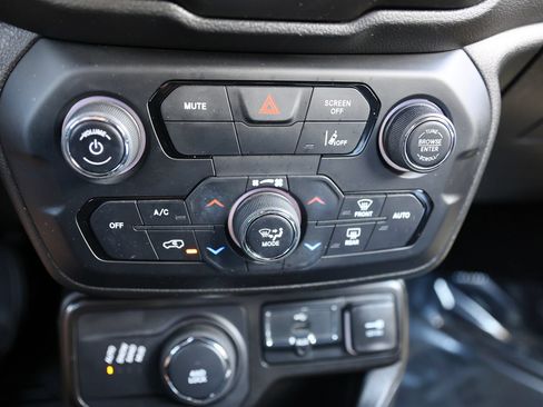 Used 2022 Jeep Renegade Altitude w/ Convenience Group AWD/4WD image 30