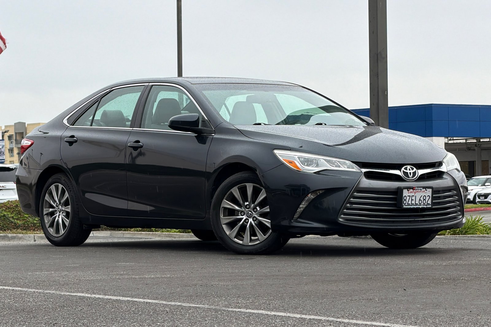 Used 2015 Toyota Camry XLE FWD image 2