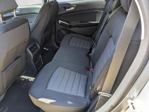 Used 2024 Ford Edge SE image 11