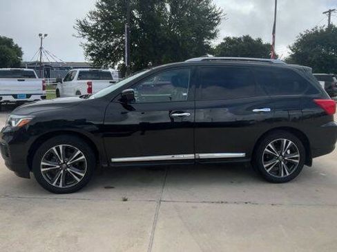 Used 2017 Nissan Pathfinder Platinum w/ Family Entertainment Package AWD/4WD image 5