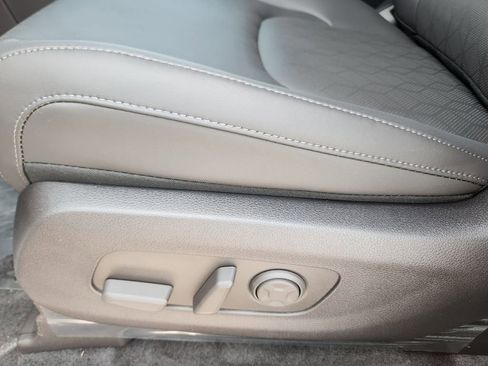 New 2026 Kia Carnival EX image 9