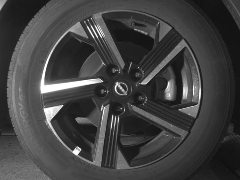Used 2025 Nissan Sentra SV FWD image 13