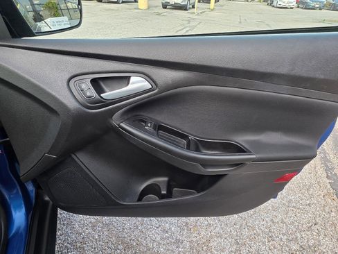 Used 2018 Ford Focus SE w/ Cold Weather Package FWD image 23
