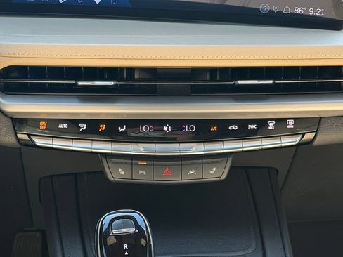Used 2024 Cadillac XT4 Premium Luxury w/ Cold Weather Package FWD image 18