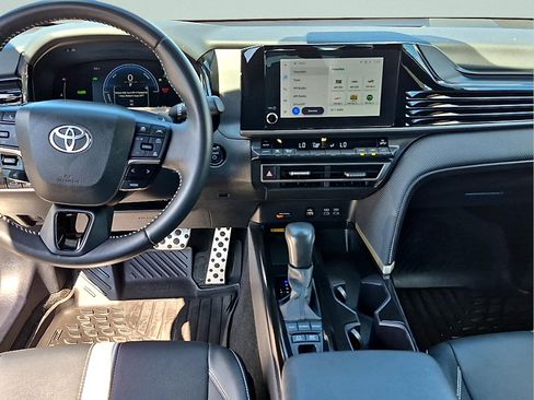 Used 2025 Toyota Camry SE AWD/4WD image 10