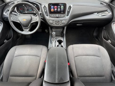 Used 2017 Chevrolet Malibu LT FWD image 2