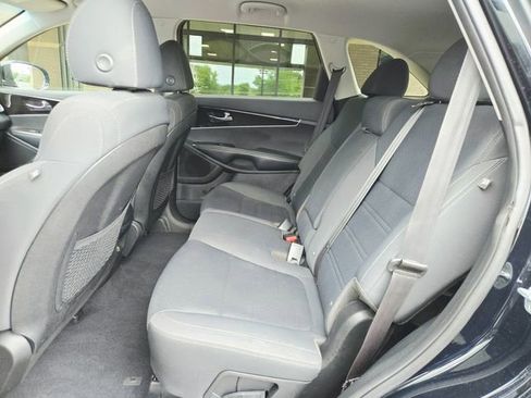 Used 2019 Kia Sorento FWD V6 image 16