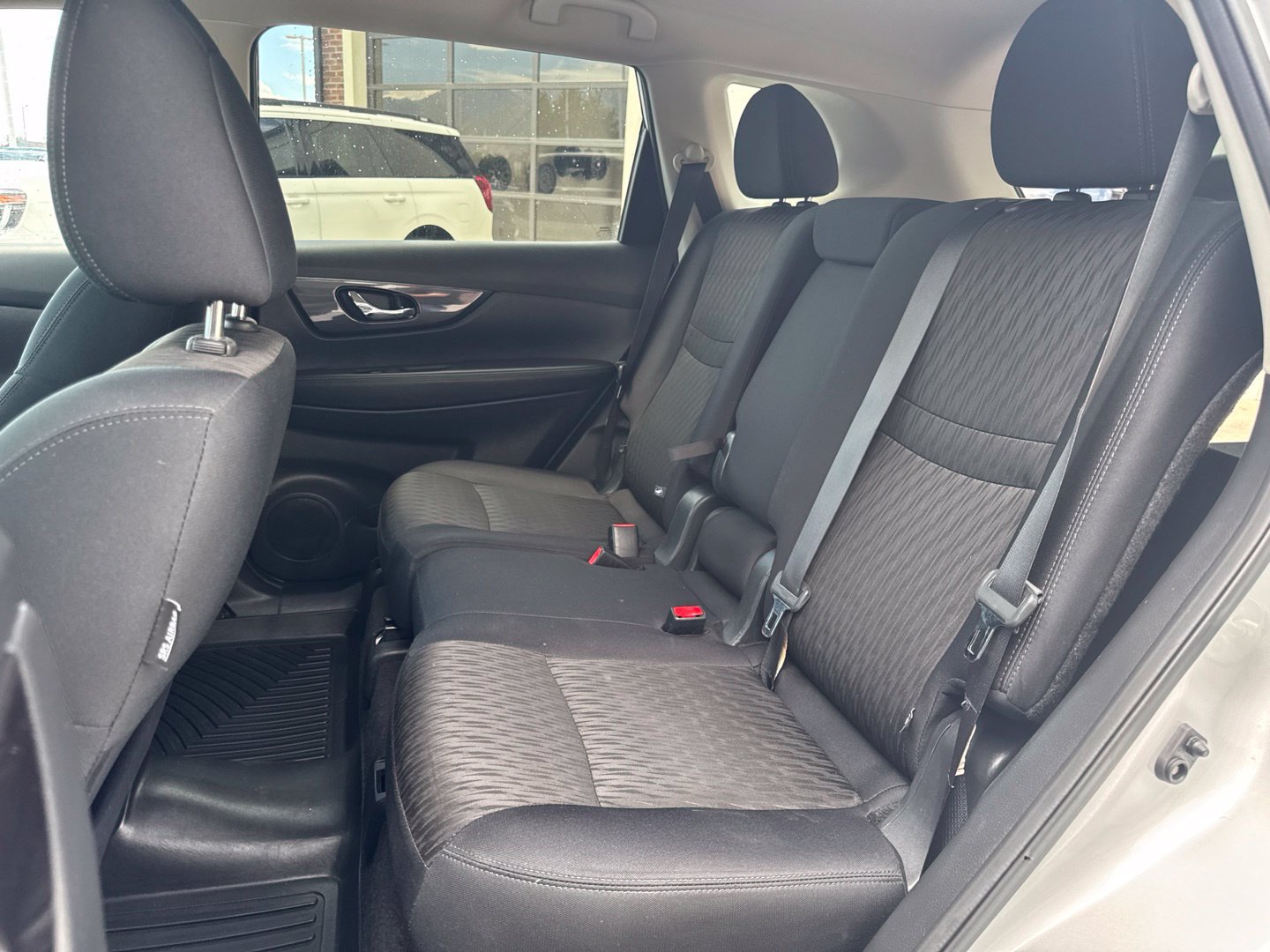 Used 2018 Nissan Rogue SV AWD/4WD image 15
