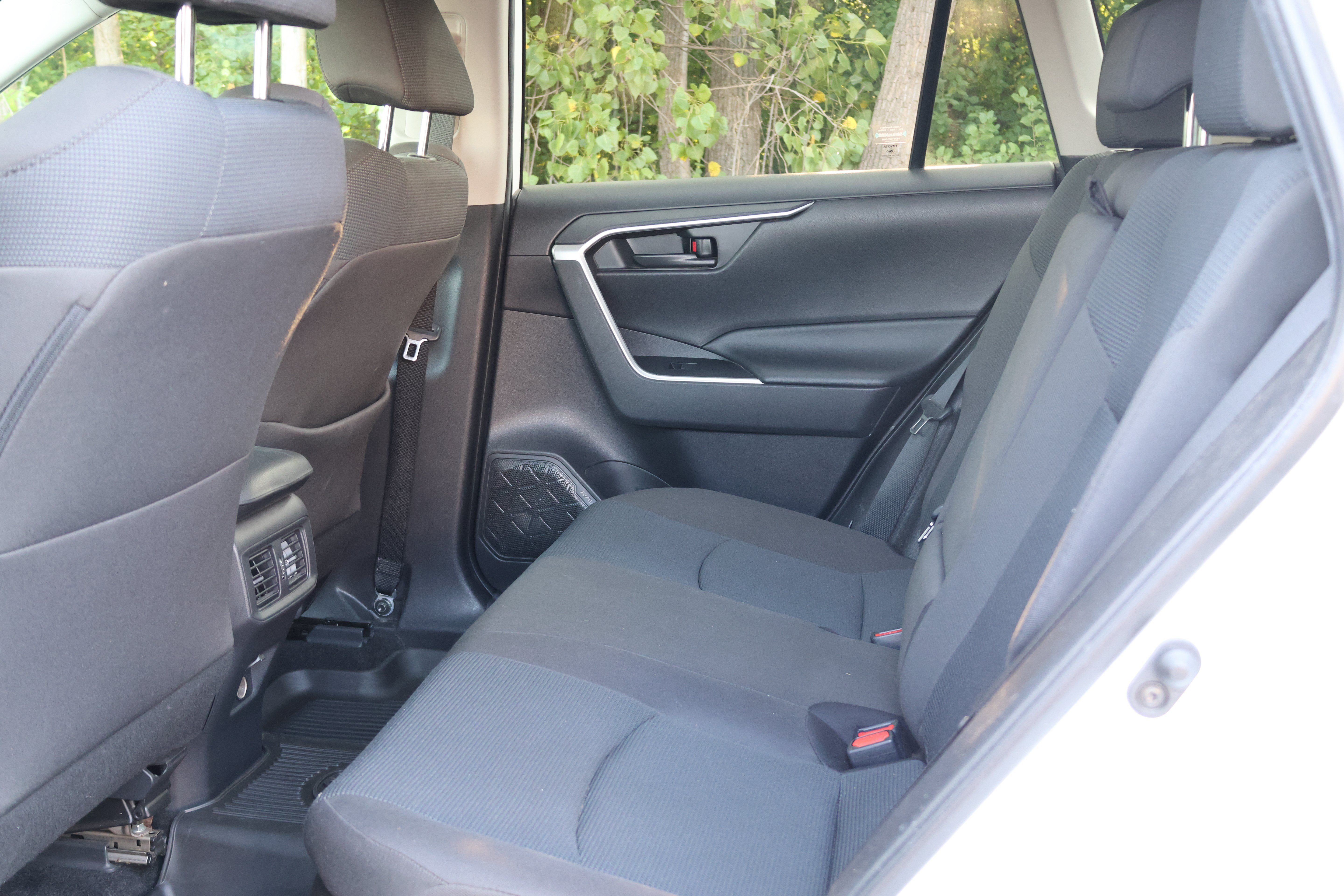 Used 2022 Toyota RAV4 LE AWD/4WD image 15