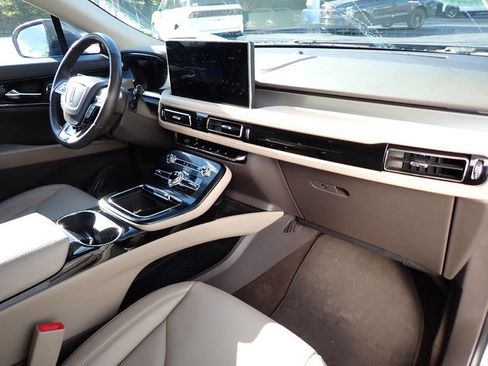 Certified 2021 Lincoln Nautilus AWD image 12
