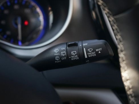 Used 2024 Chrysler Pacifica Touring-L image 25