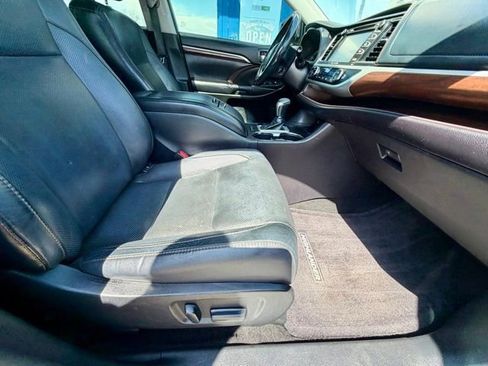 Used 2016 Toyota Highlander Limited image 26