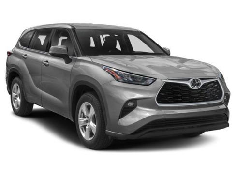 Used 2021 Toyota Highlander LE AWD/4WD image 6