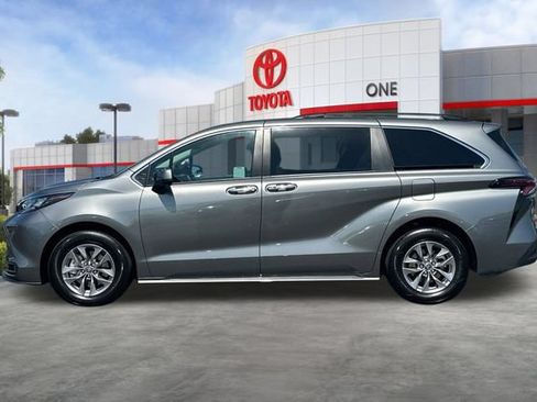Certified 2026 Toyota Sienna XLE FWD image 9