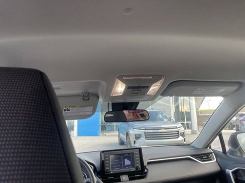 Used 2022 Toyota RAV4 LE image 19