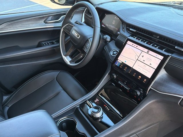 Used 2023 Jeep Grand Cherokee Limited w/ Black Appearance Package AWD/4WD image 21