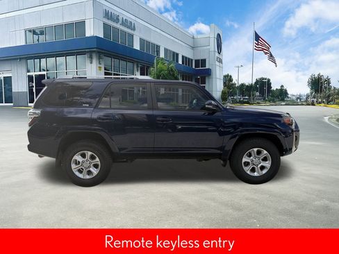 Used 2015 Toyota 4Runner SR5 Premium w/ Four Season Floor Mat Package image 3