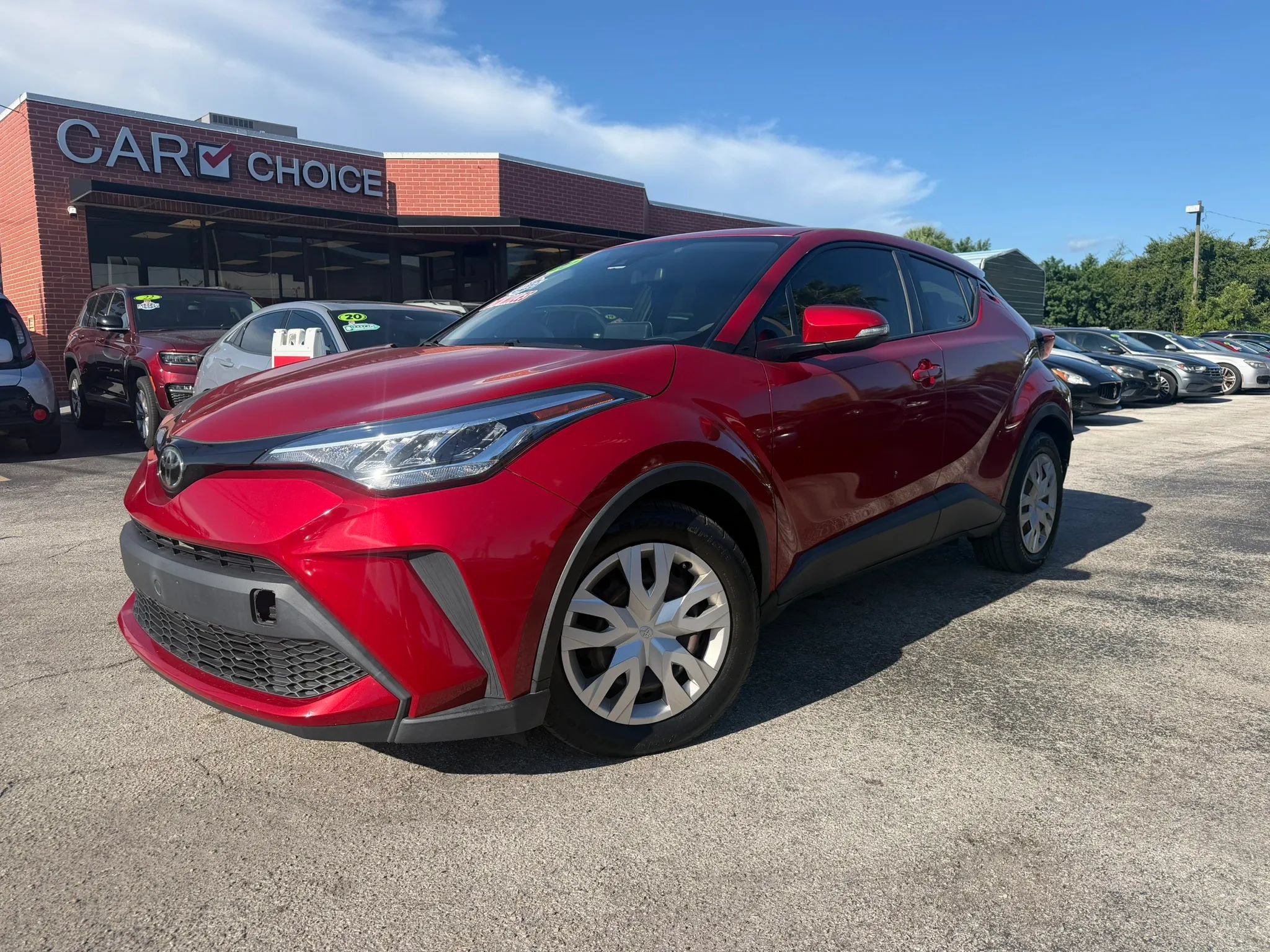 Used 2020 Toyota C-HR LE FWD image 1