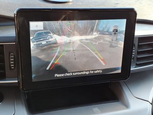 Certified 2022 Ford Explorer XLT w/ Equipment Group 202A image 24