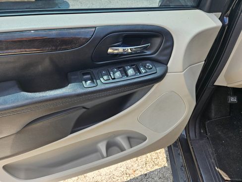 Used 2016 Dodge Grand Caravan SE w/ Quick Order Package 29E SE image 10