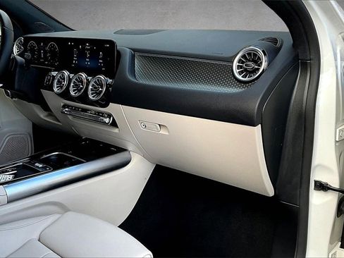 Used 2024 Mercedes-Benz GLA 250 4MATIC image 26