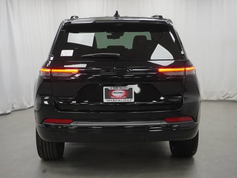 New 2026 Jeep Grand Cherokee Summit w/ Obsidian Package AWD/4WD image 10