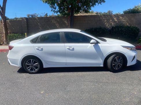 Used 2023 Kia Forte LXS FWD image 7