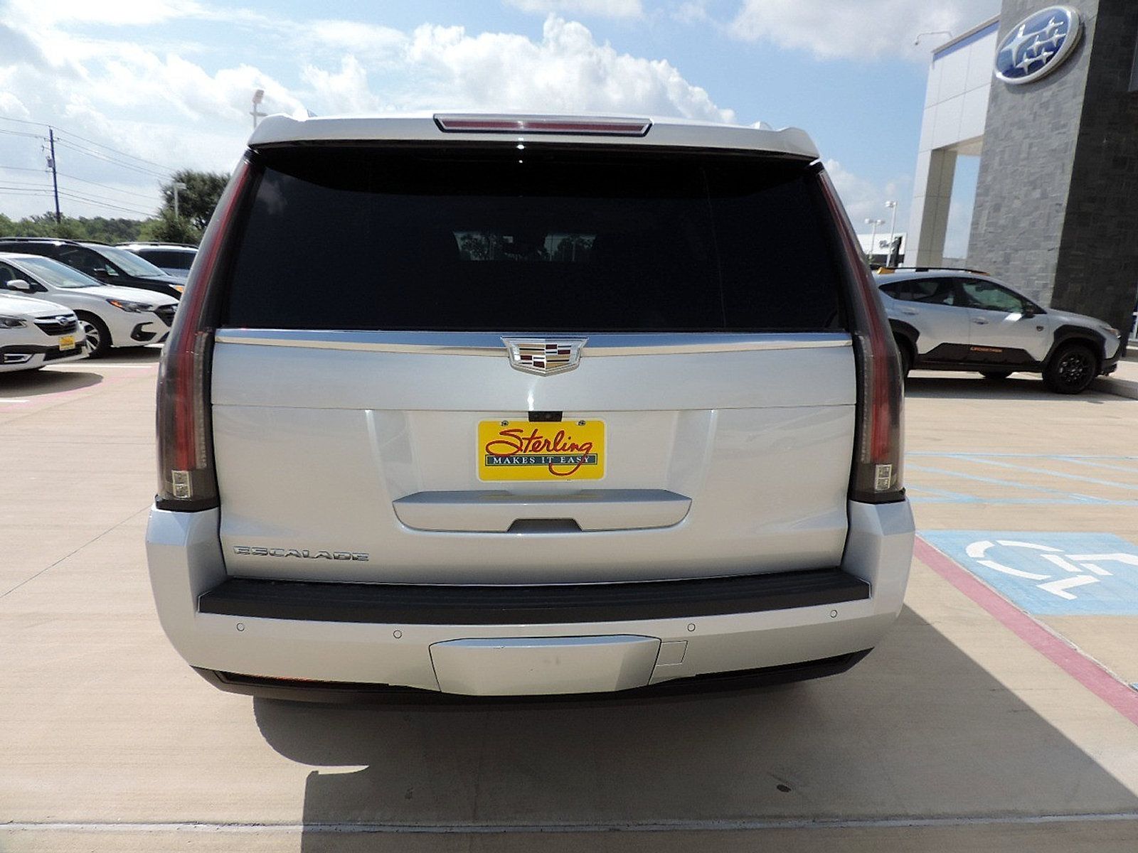 Used 2020 Cadillac Escalade Premium Luxury AWD/4WD image 6